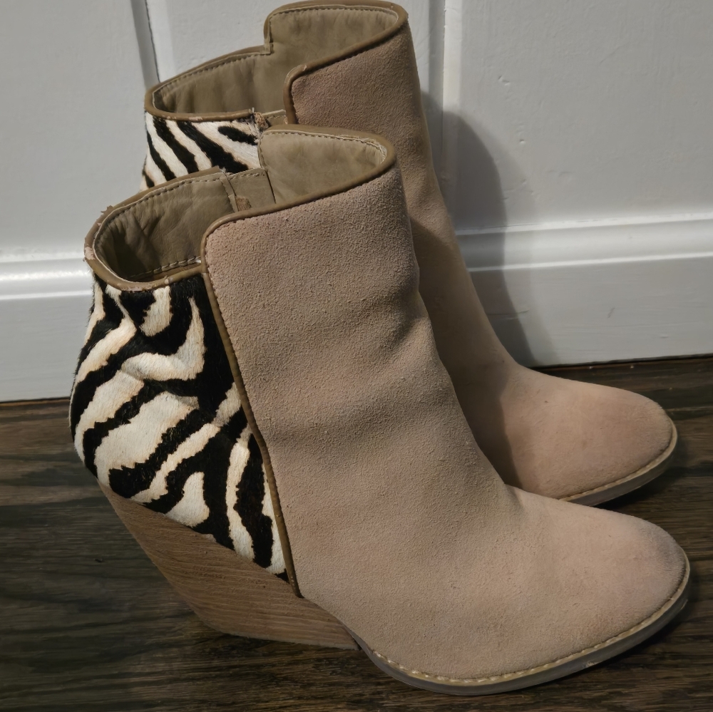 Very Volitile Booties Zebra